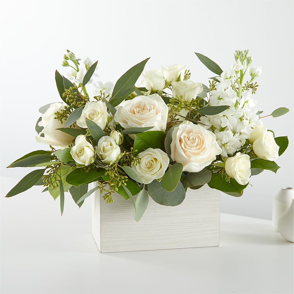 Fresh Linen Box Bouquet – Jazmin Flowers, Chicago IL