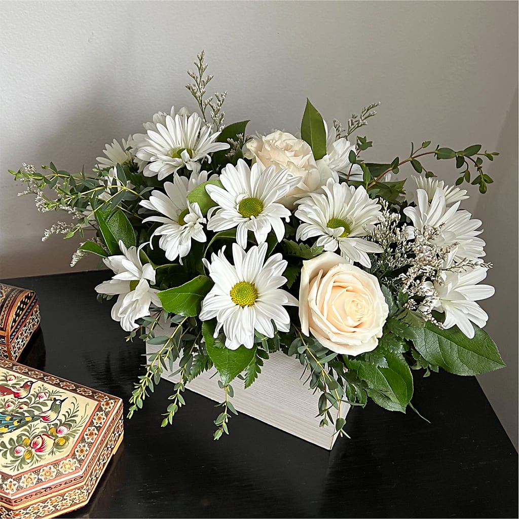 Fresh Linen Box Bouquet – Jazmin Flowers, Chicago IL