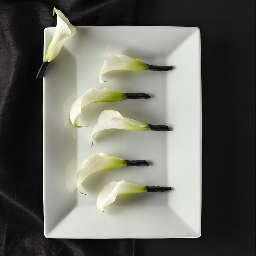 Calla Lily Promise Boutonniere – Jazmin Flowers, Chicago IL