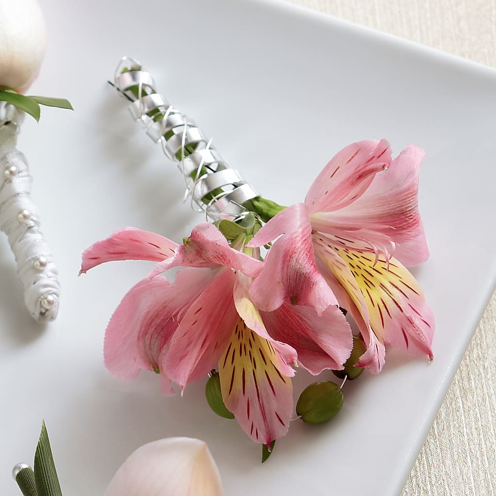 Pink Peruvian Lily Boutonniere – Jazmin Flowers, Chicago IL