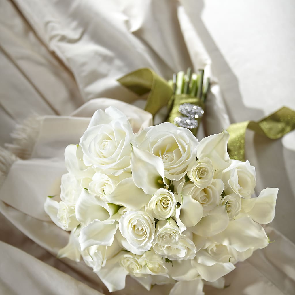 Serene Highness Bouquet – Jazmin Flowers, Chicago IL