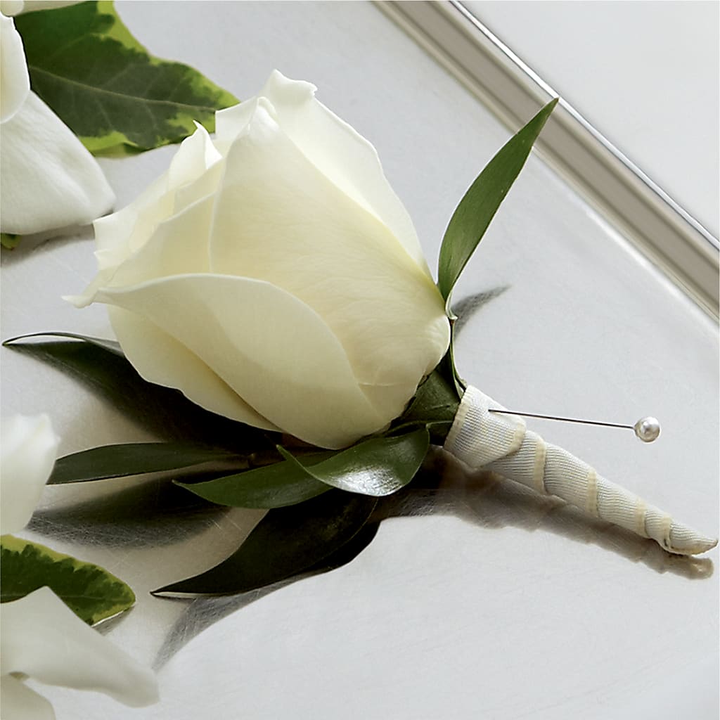 White Rose Boutonniere – Jazmin Flowers, Chicago IL