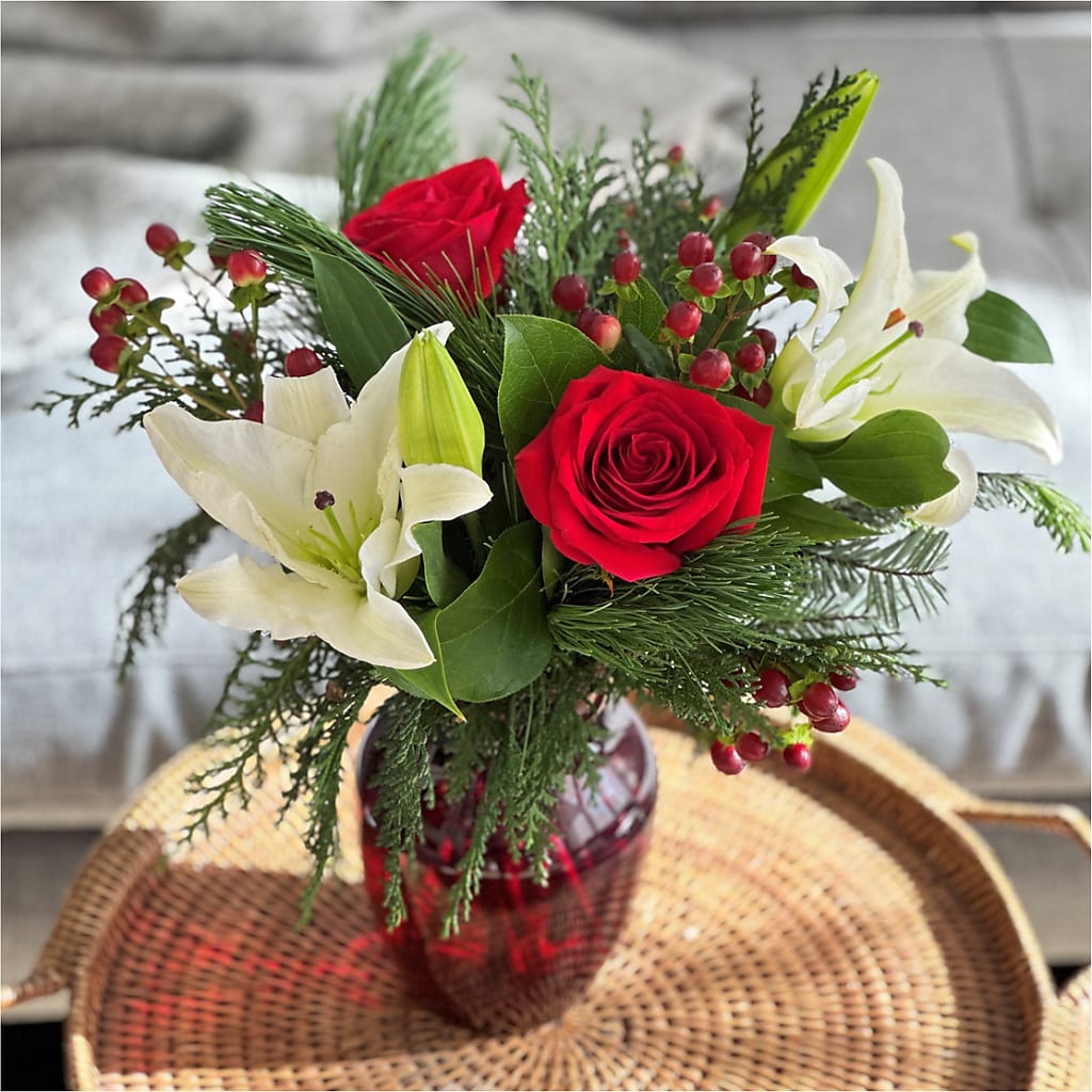 Evergreen Delight Bouquet –  Jazmin Flowers, Chicago IL