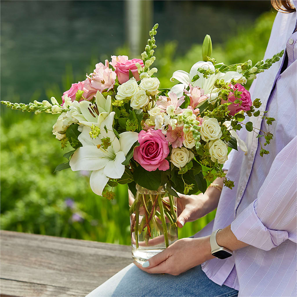 Fondly Bouquet –  Jazmin Flowers, Chicago IL