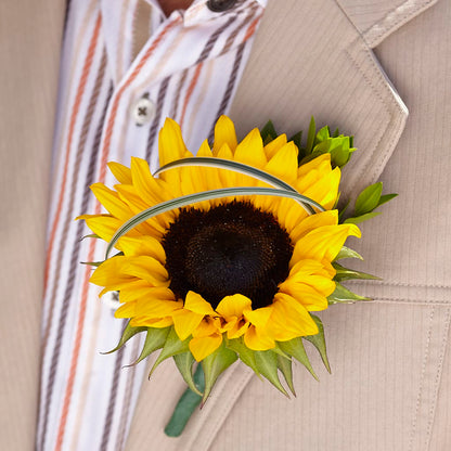 Free Spirit Boutonniere –  Jazmin Flowers, Chicago IL